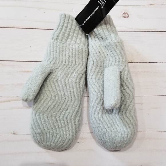 *Grey Fleece Lined Chevron Knit Mittens - Picture 3 of 4